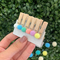 Kit mini pregador com pompom