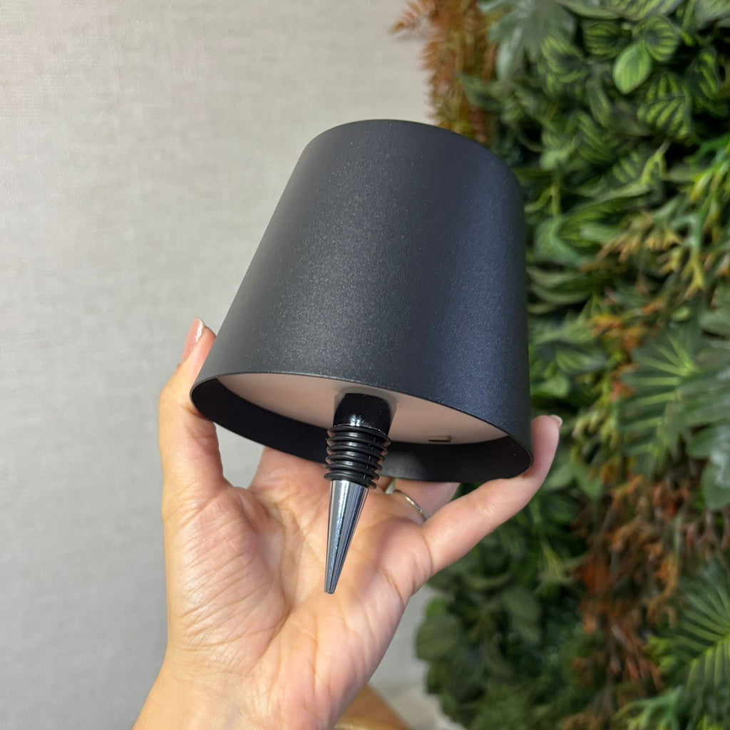 Luminária para garrafa de vinho