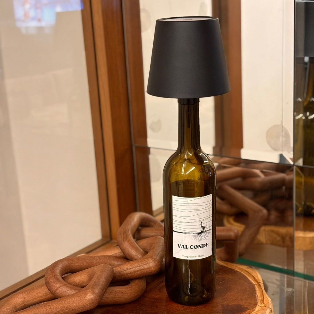 Luminária para garrafa de vinho