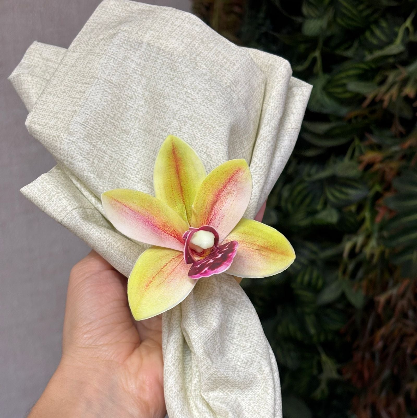 Porta-guardanapo orquídea amarela e rosa