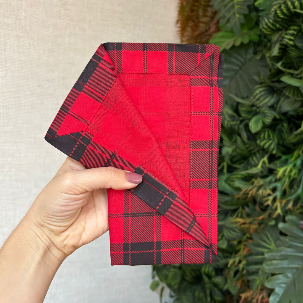 Guardanapo de tecido xadrez vermelho e preto