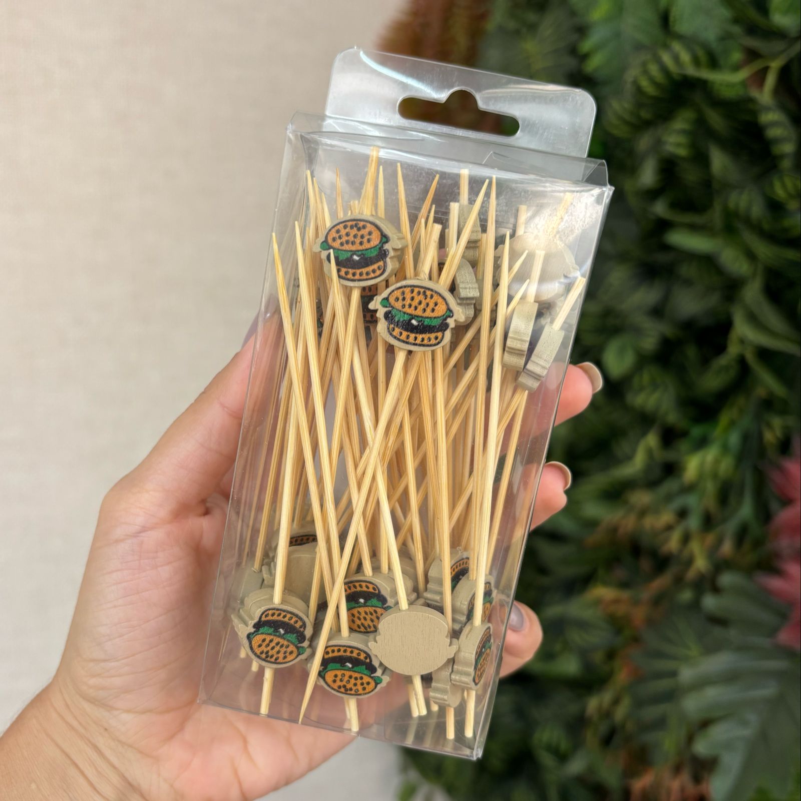 Kit com 50 palitos aperitivos 'Hambúrguer'