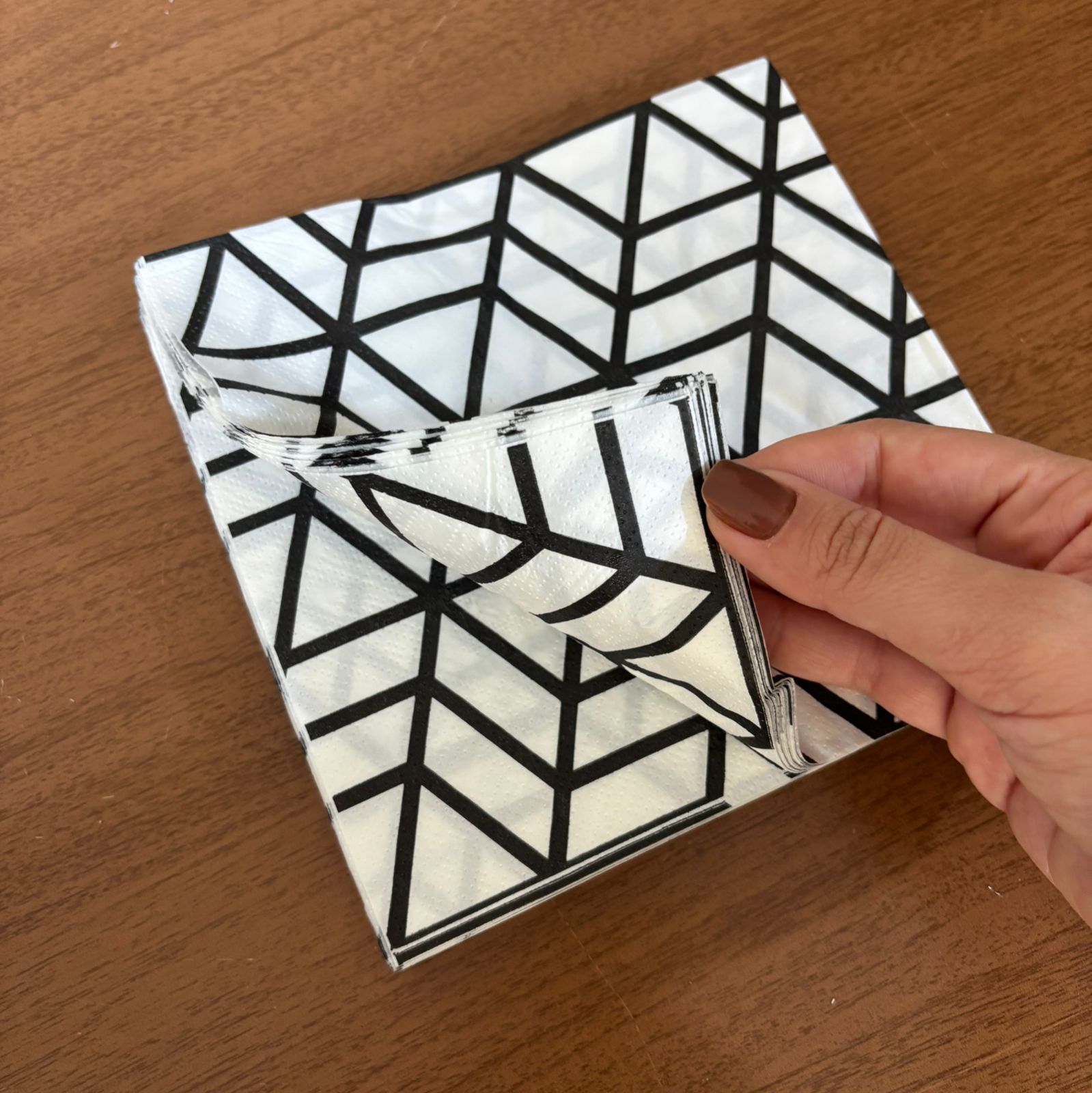 Guardanapo de papel P&B geométrico