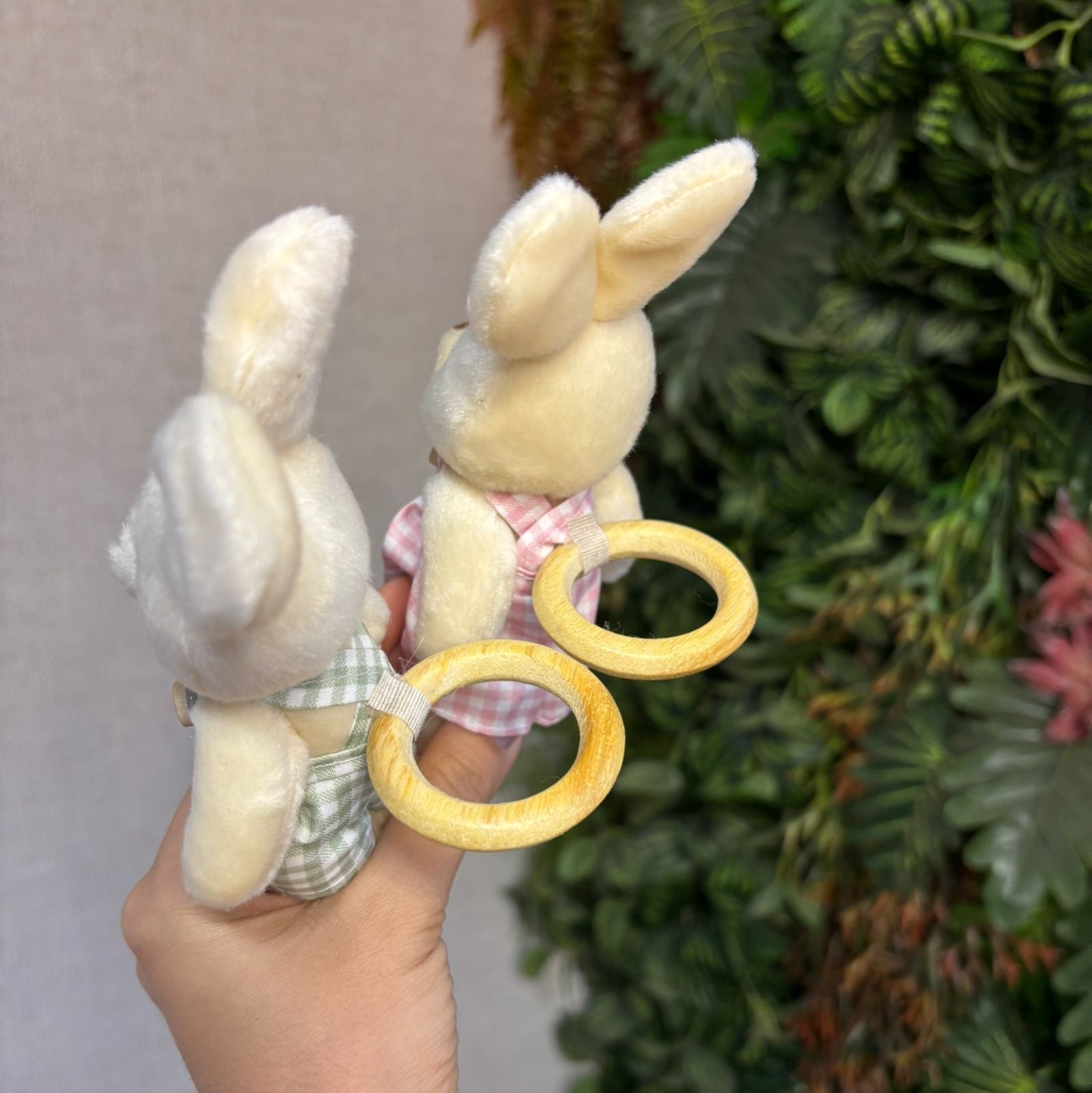 Kit com 2 porta-guardanapos coelho pelúcia