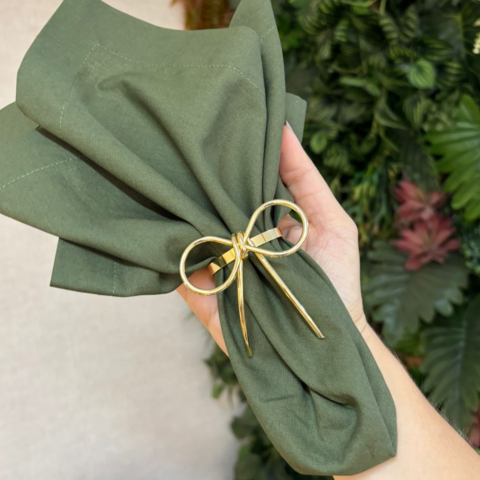 Porta-guardanapo laço dourado